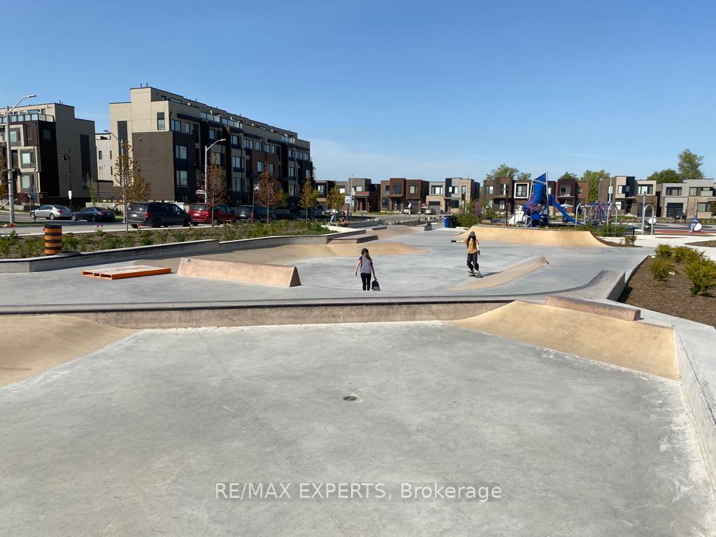 Photo 23 of 54 William Duncan Road, North York, Downsview-Roding-CFB — HOMEH