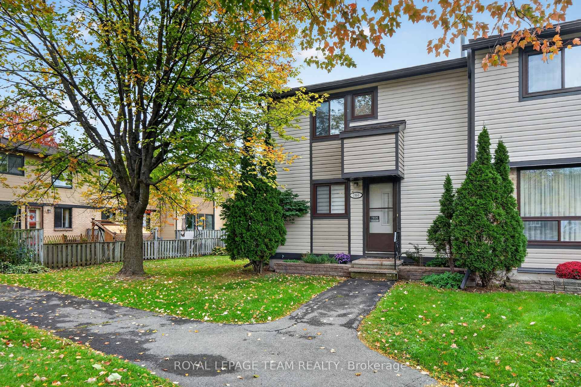 Photo 2 of 7866 Jeanne D'arc Boulevard, Ottawa, Convent Glen North — HOMEH