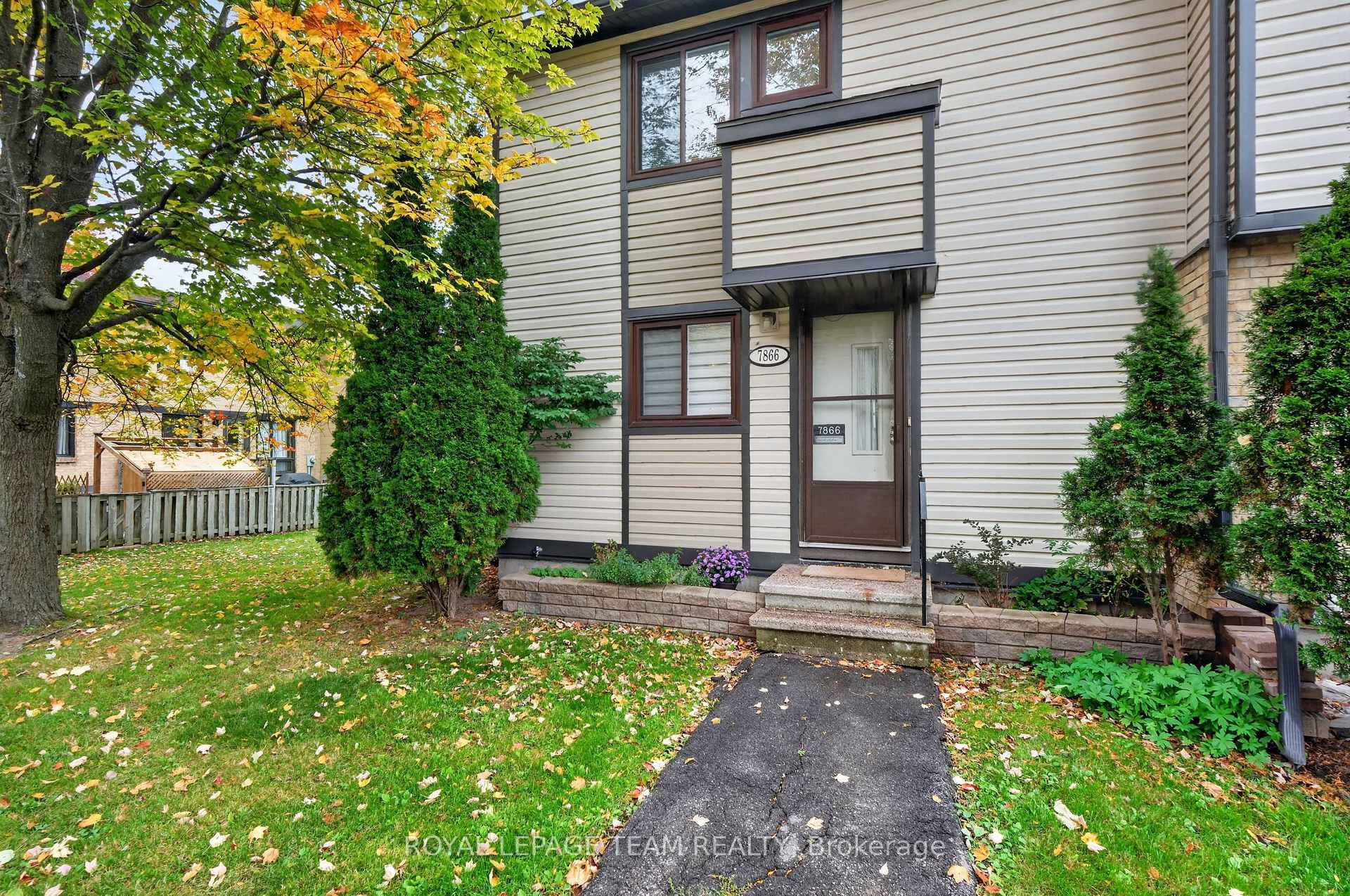 Photo 3 of 7866 Jeanne D'arc Boulevard, Ottawa, Convent Glen North — HOMEH