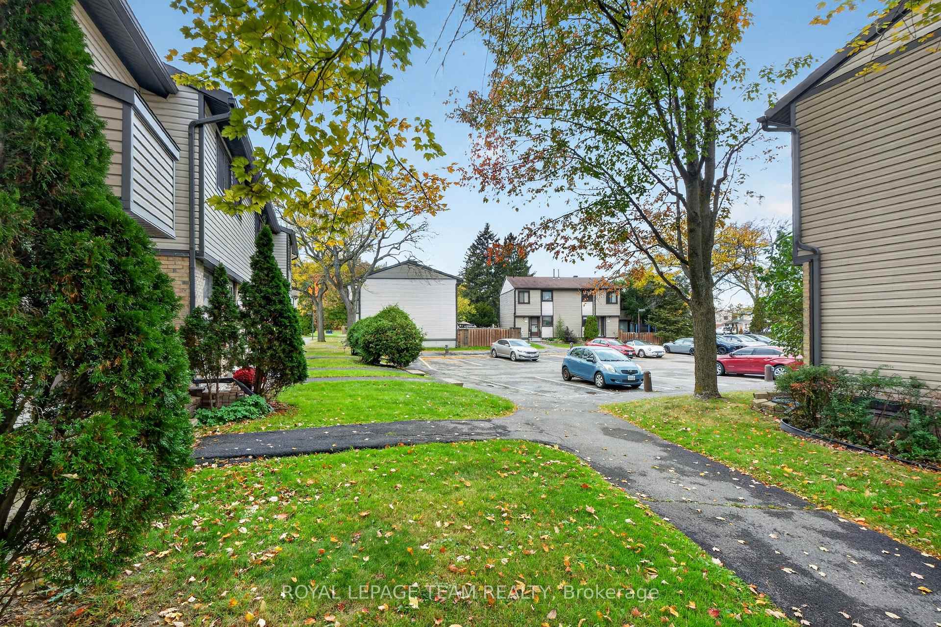 Photo 4 of 7866 Jeanne D'arc Boulevard, Ottawa, Convent Glen North — HOMEH