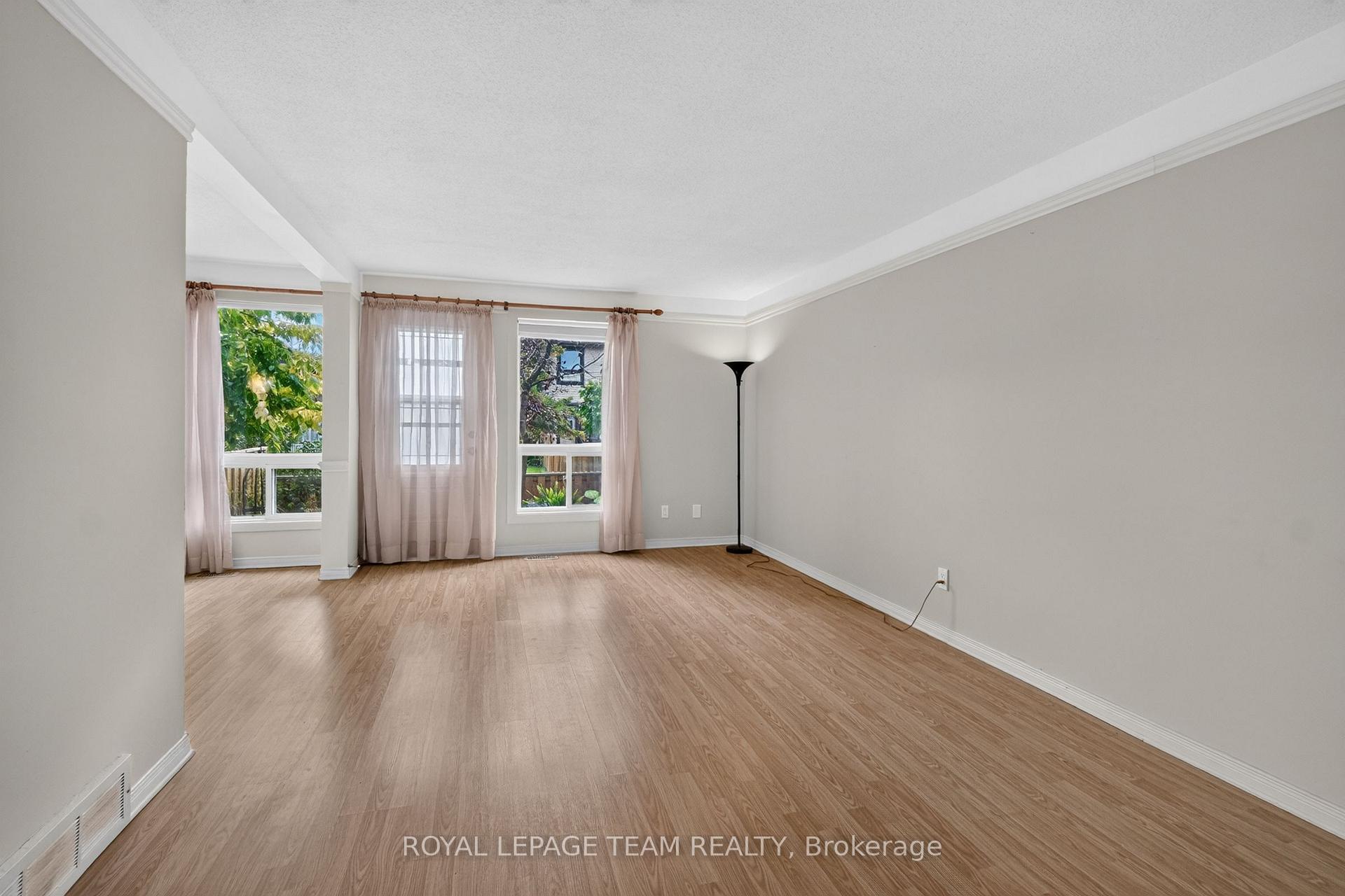 Photo 6 of 7866 Jeanne D'arc Boulevard, Ottawa, Convent Glen North — HOMEH