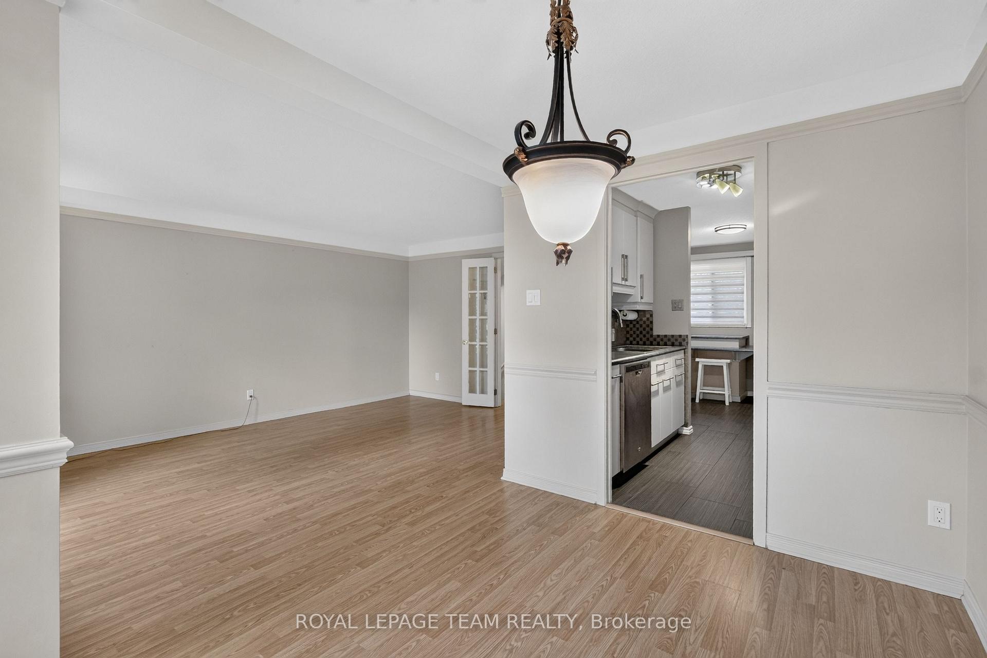 Photo 7 of 7866 Jeanne D'arc Boulevard, Ottawa, Convent Glen North — HOMEH
