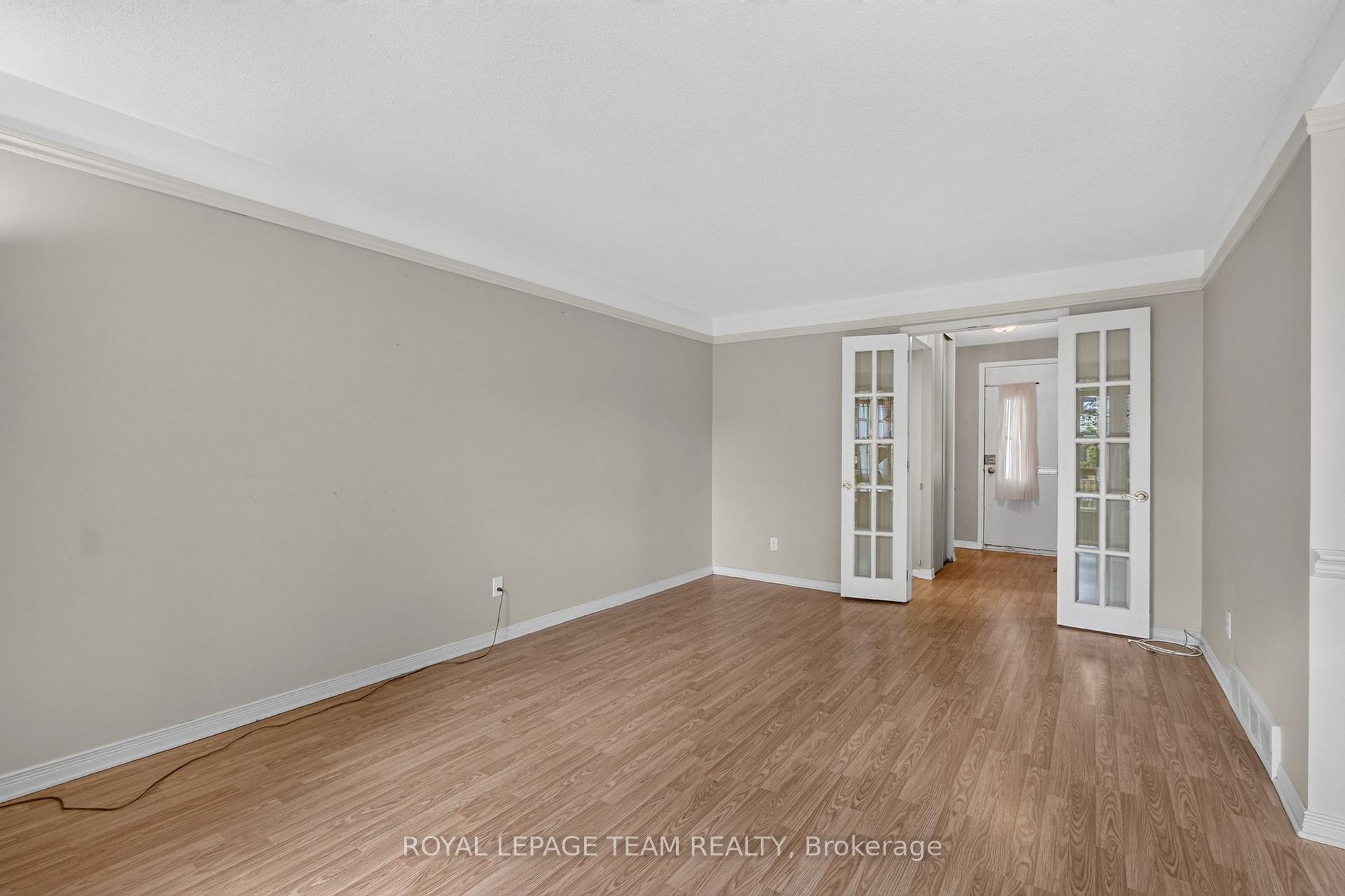 Photo 9 of 7866 Jeanne D'arc Boulevard, Ottawa, Convent Glen North — HOMEH