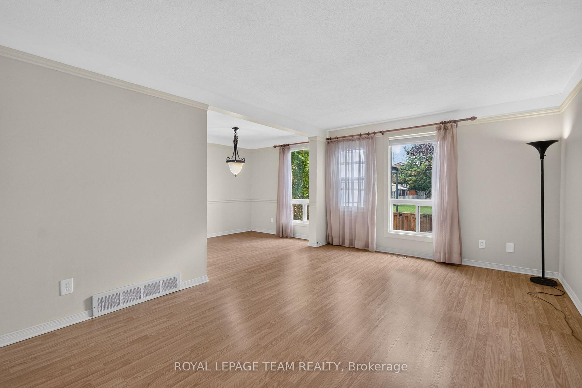 Photo 10 of 7866 Jeanne D'arc Boulevard, Ottawa, Convent Glen North — HOMEH