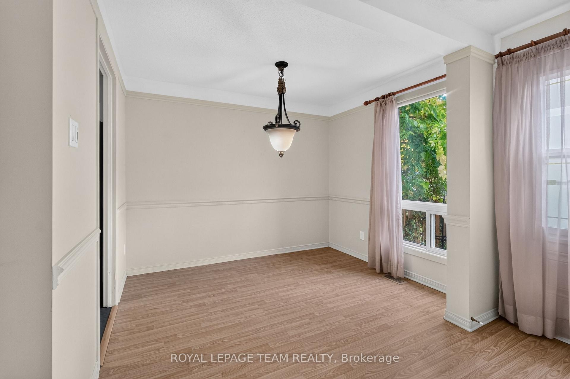 Photo 13 of 7866 Jeanne D'arc Boulevard, Ottawa, Convent Glen North — HOMEH