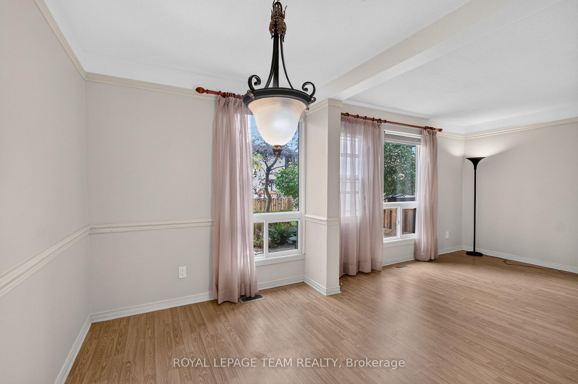 Photo 14 of 7866 Jeanne D'arc Boulevard, Ottawa, Convent Glen North — HOMEH