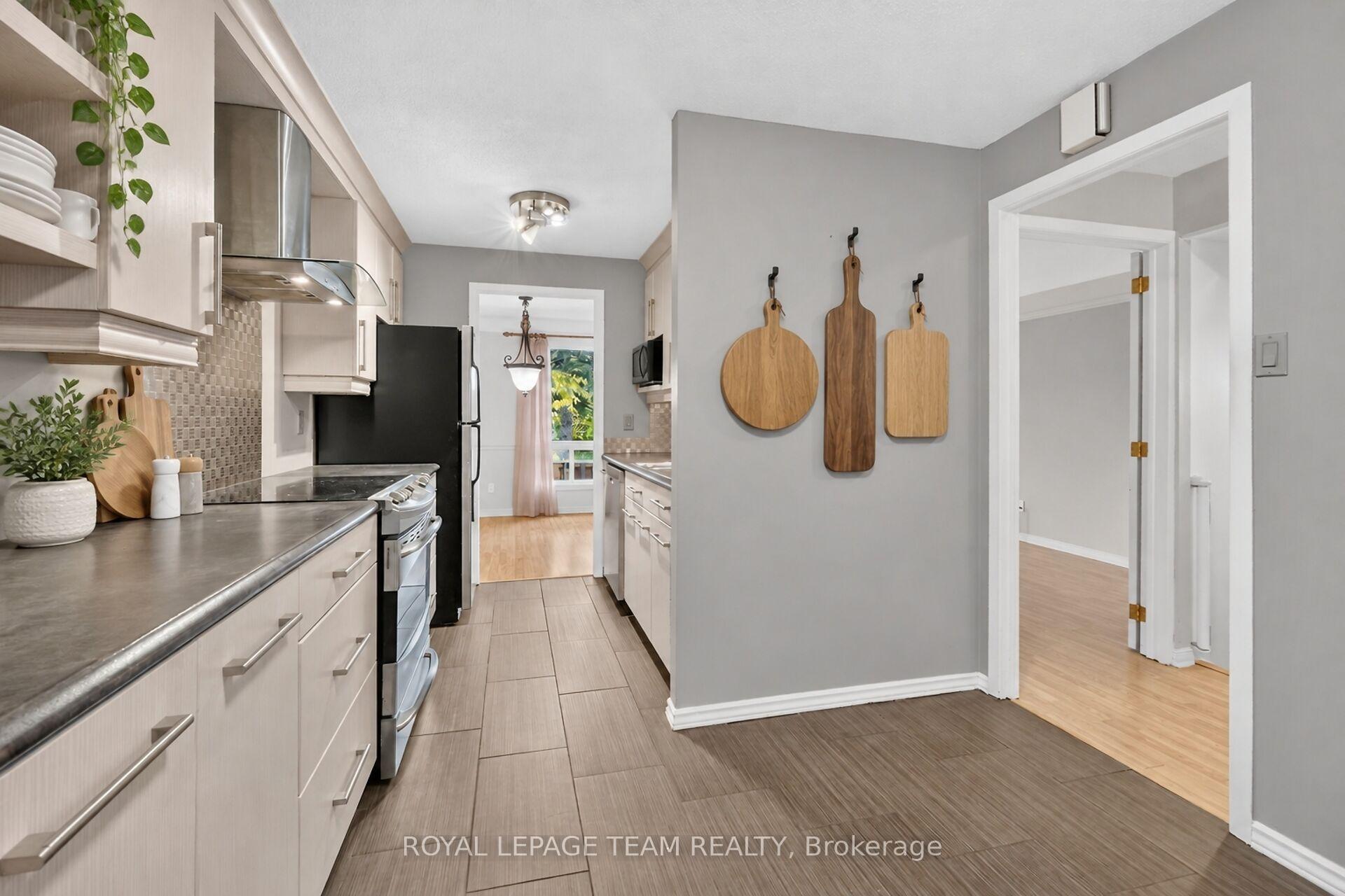Photo 17 of 7866 Jeanne D'arc Boulevard, Ottawa, Convent Glen North — HOMEH
