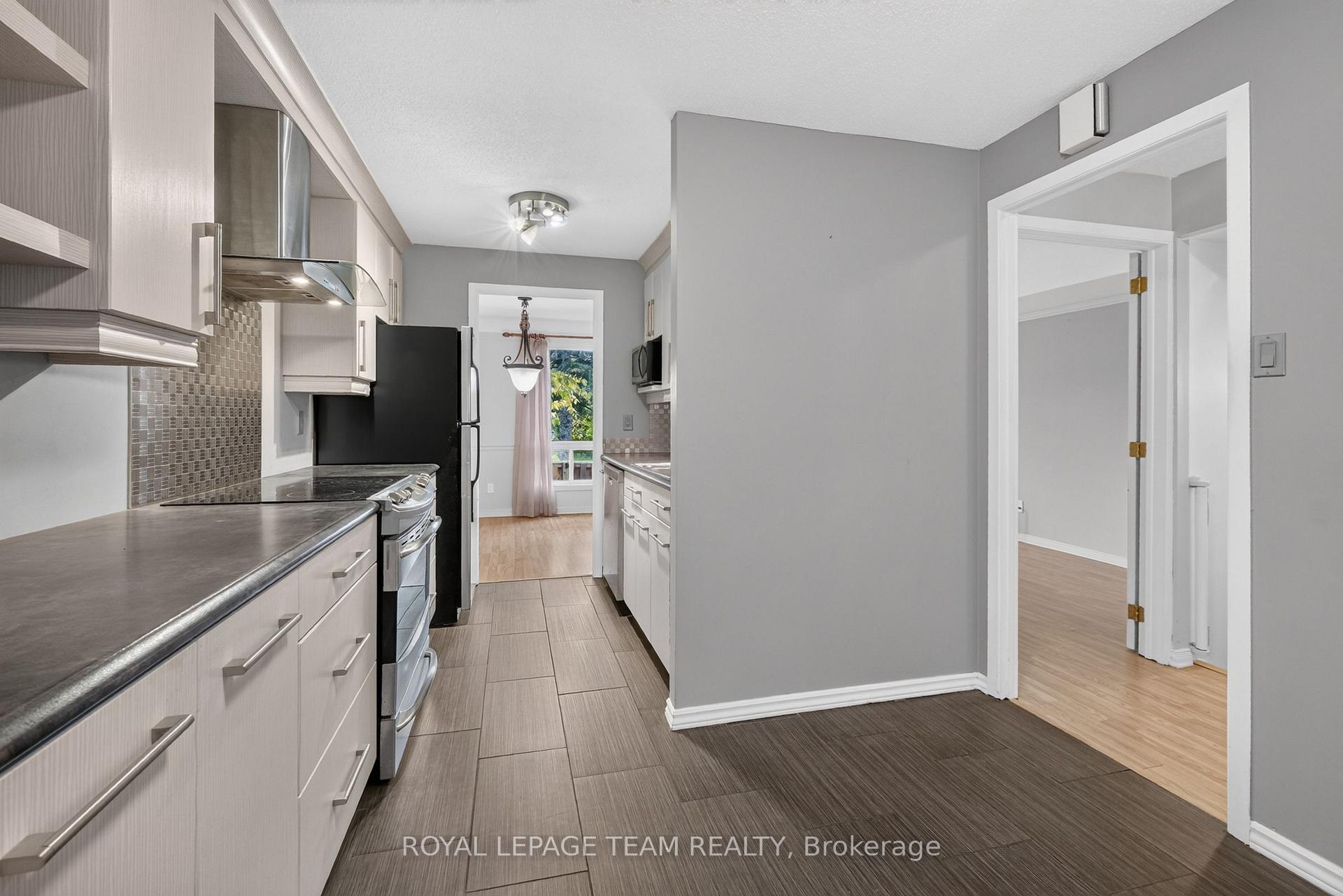 Photo 18 of 7866 Jeanne D'arc Boulevard, Ottawa, Convent Glen North — HOMEH