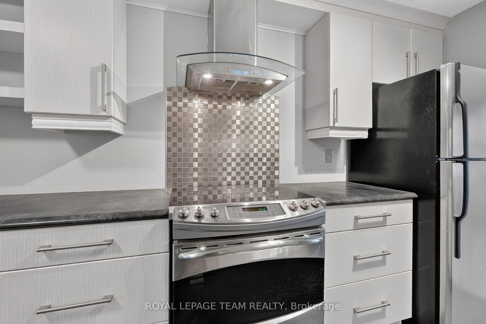 Photo 21 of 7866 Jeanne D'arc Boulevard, Ottawa, Convent Glen North — HOMEH