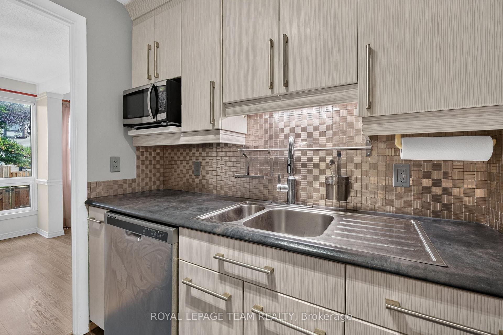 Photo 22 of 7866 Jeanne D'arc Boulevard, Ottawa, Convent Glen North — HOMEH