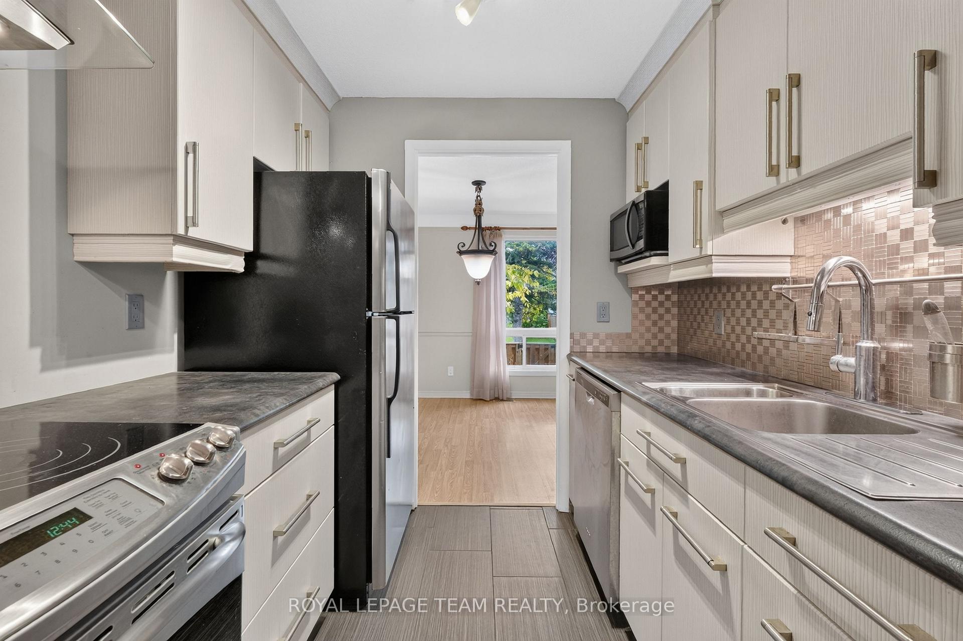 Photo 24 of 7866 Jeanne D'arc Boulevard, Ottawa, Convent Glen North — HOMEH