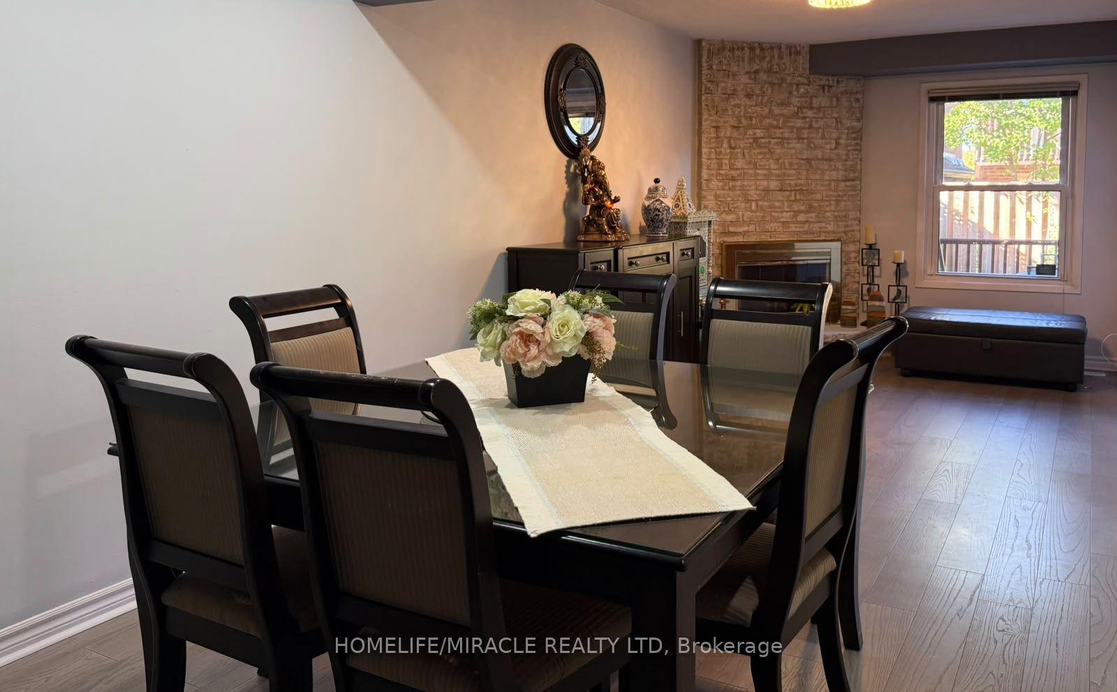 Photo 4 of 163 Mabley Crescent, Vaughan, Lakeview Estates — HOMEH