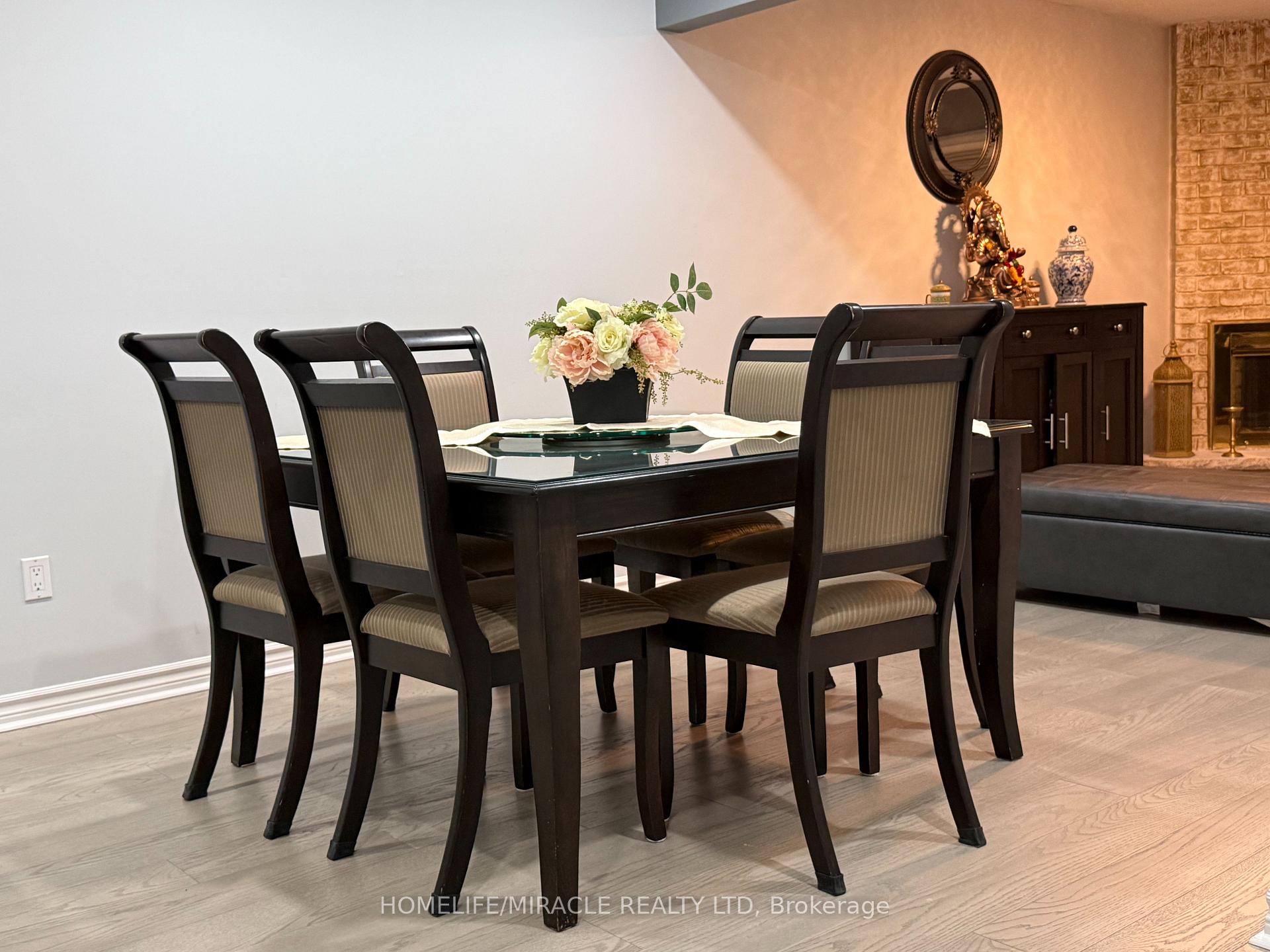 Photo 5 of 163 Mabley Crescent, Vaughan, Lakeview Estates — HOMEH
