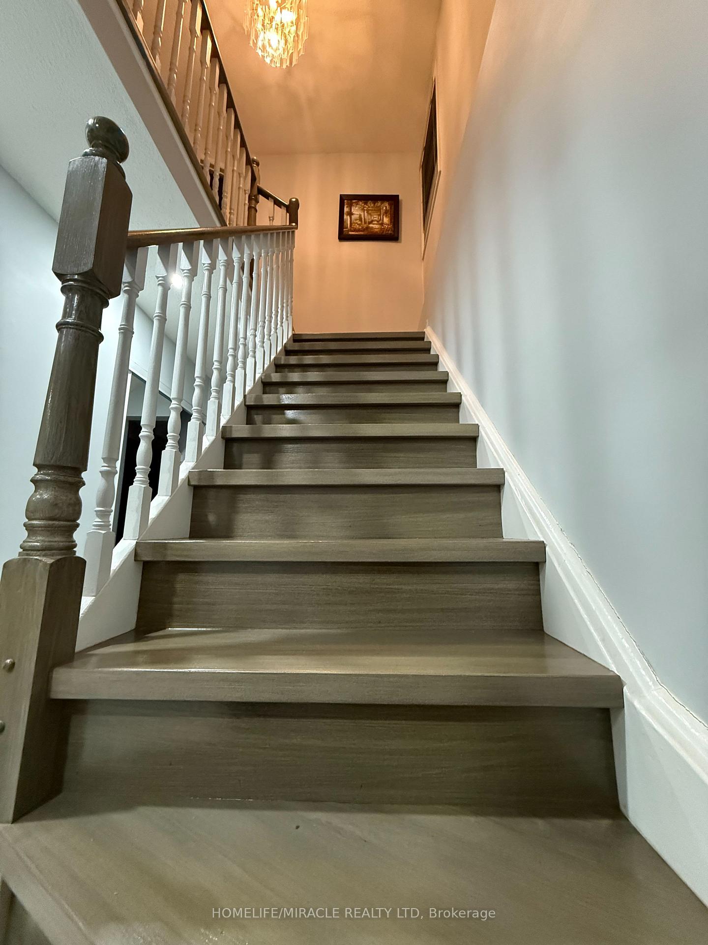 Photo 7 of 163 Mabley Crescent, Vaughan, Lakeview Estates — HOMEH