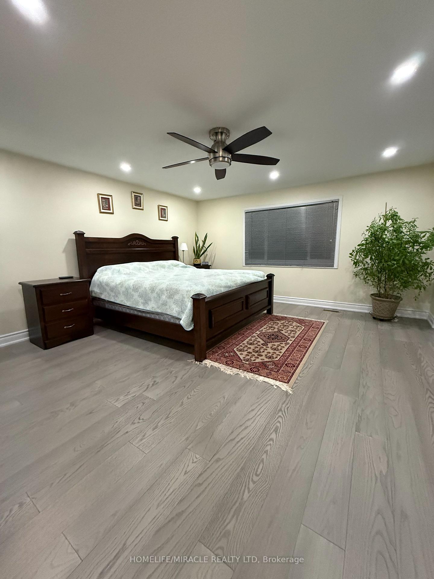 Photo 8 of 163 Mabley Crescent, Vaughan, Lakeview Estates — HOMEH