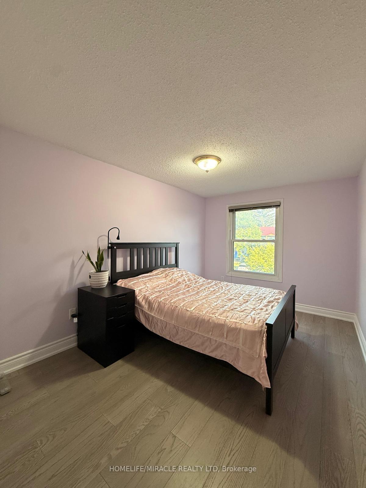 Photo 11 of 163 Mabley Crescent, Vaughan, Lakeview Estates — HOMEH