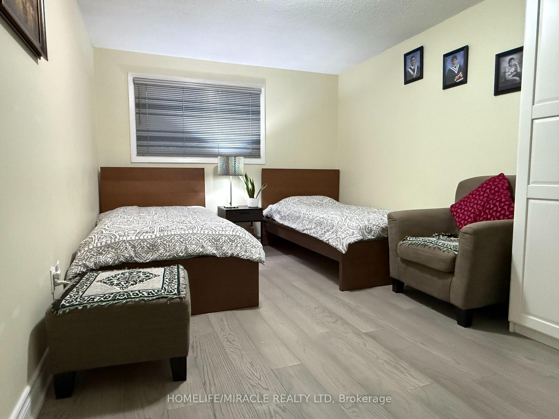 Photo 12 of 163 Mabley Crescent, Vaughan, Lakeview Estates — HOMEH