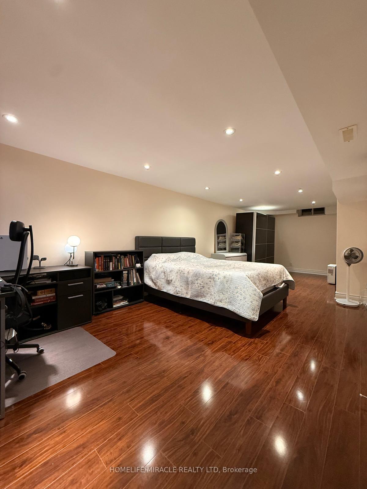 Photo 14 of 163 Mabley Crescent, Vaughan, Lakeview Estates — HOMEH