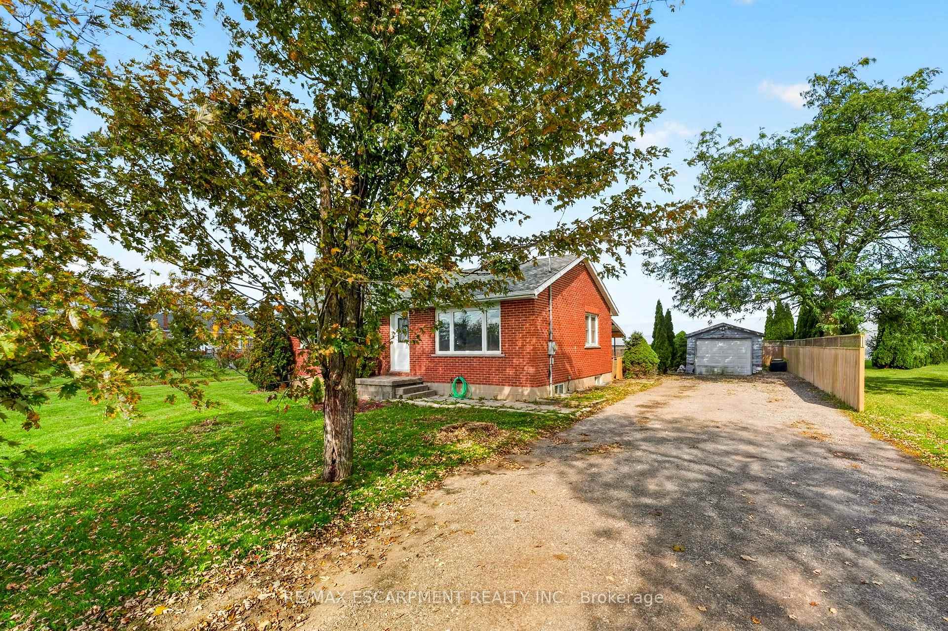Photo 3 of 320 Mud Street, Grimsby, Grimsby Escarpment — HOMEH