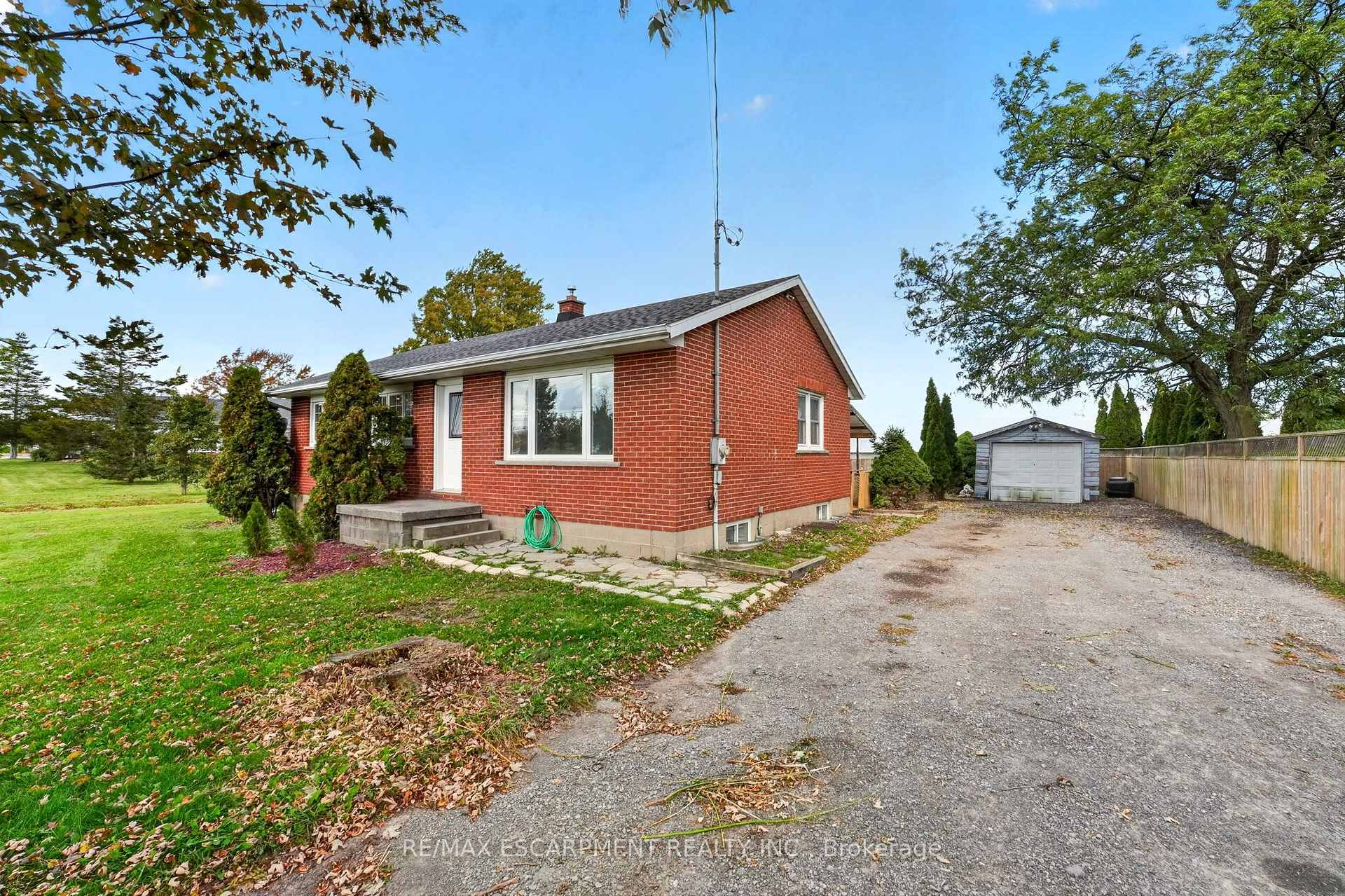 Photo 4 of 320 Mud Street, Grimsby, Grimsby Escarpment — HOMEH