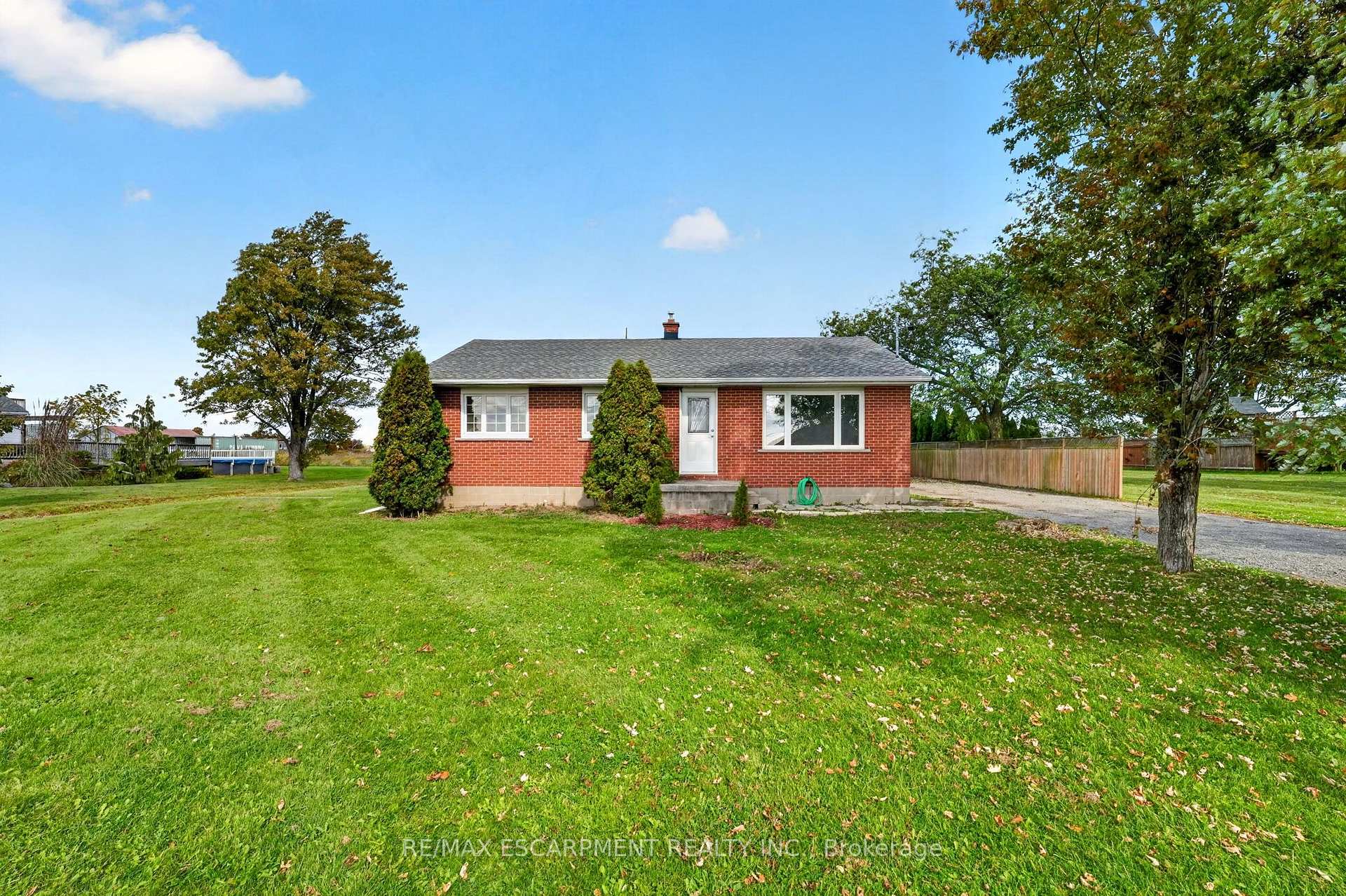 Photo 5 of 320 Mud Street, Grimsby, Grimsby Escarpment — HOMEH