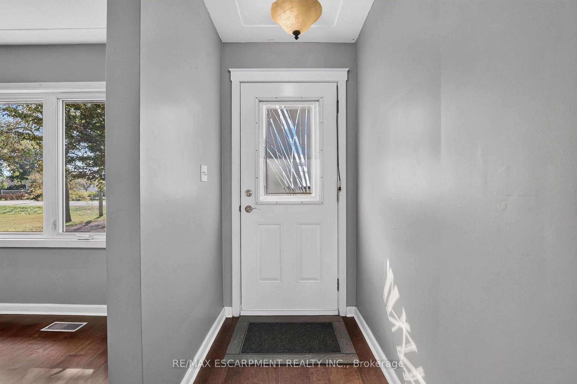 Photo 6 of 320 Mud Street, Grimsby, Grimsby Escarpment — HOMEH
