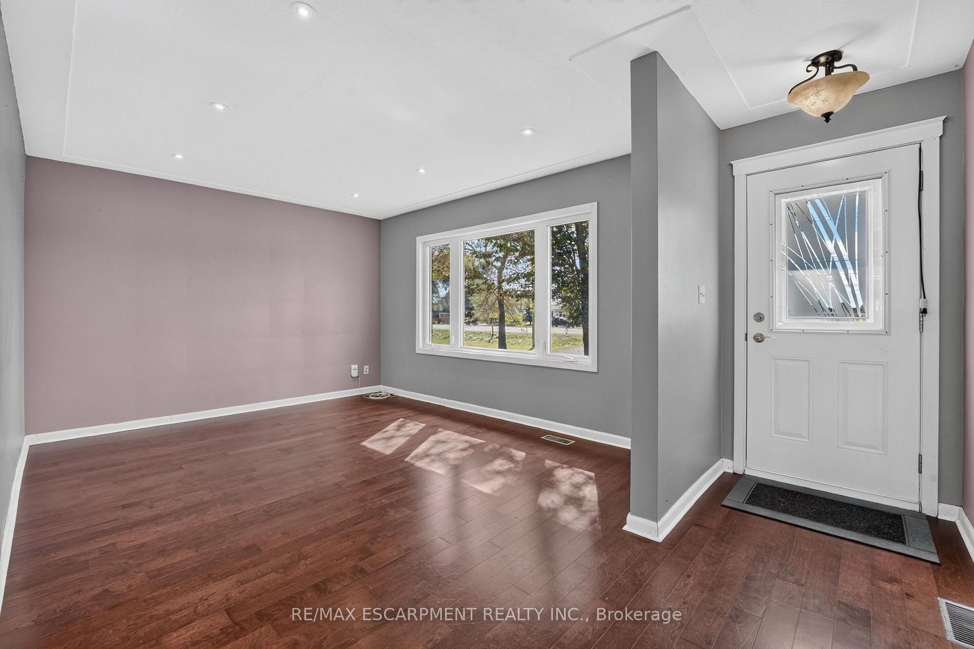 Photo 7 of 320 Mud Street, Grimsby, Grimsby Escarpment — HOMEH