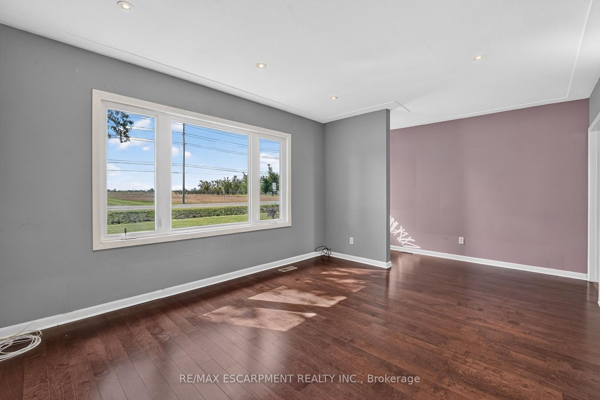 Photo 9 of 320 Mud Street, Grimsby, Grimsby Escarpment — HOMEH
