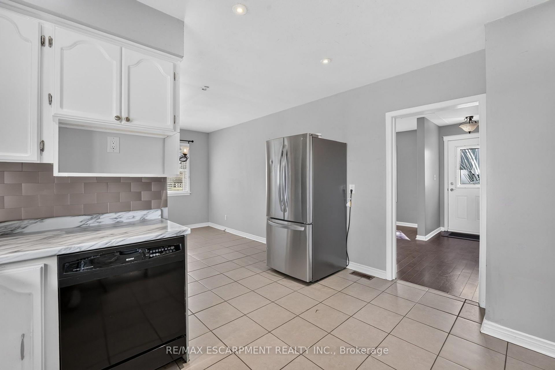 Photo 13 of 320 Mud Street, Grimsby, Grimsby Escarpment — HOMEH
