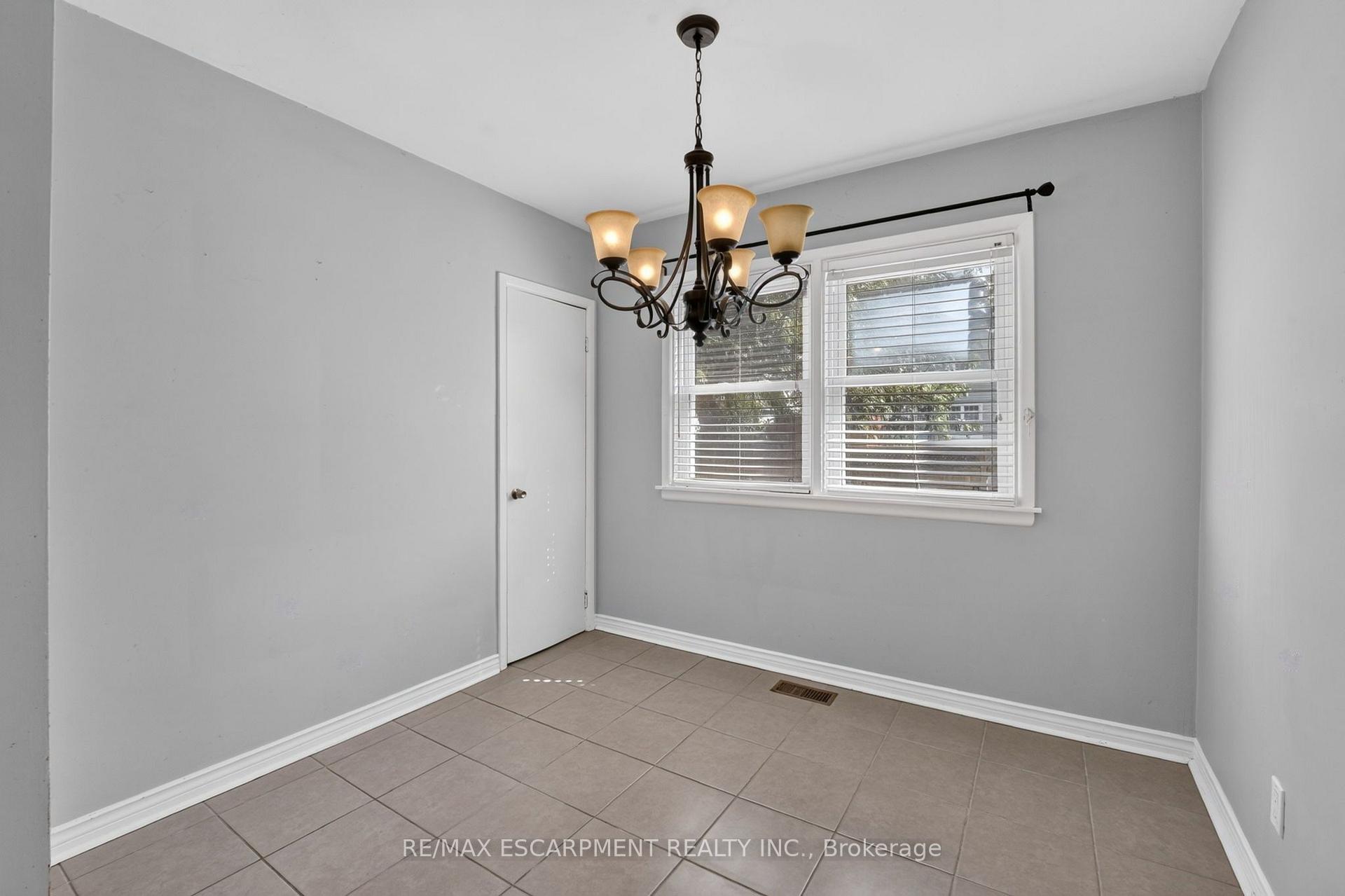 Photo 15 of 320 Mud Street, Grimsby, Grimsby Escarpment — HOMEH