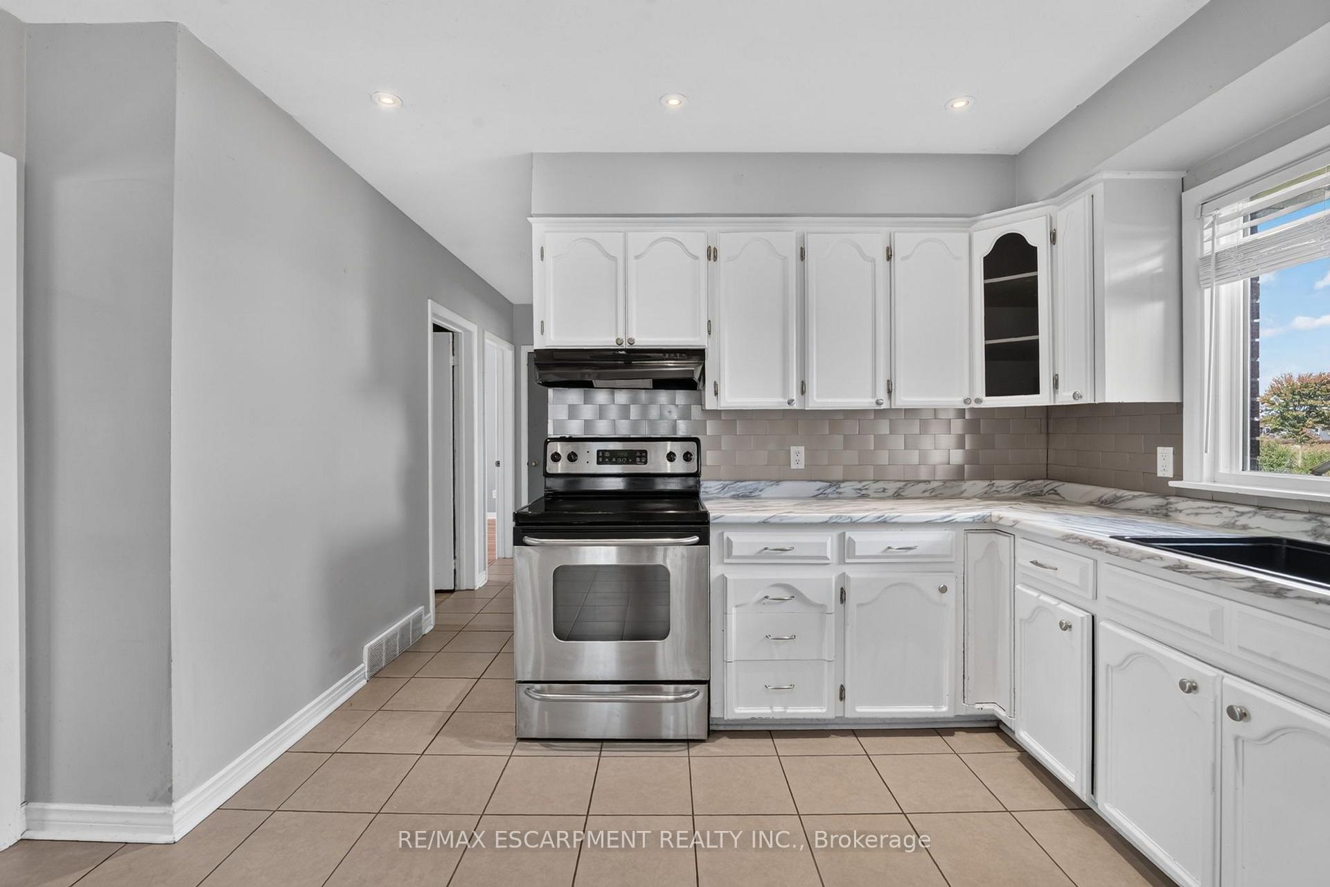 Photo 16 of 320 Mud Street, Grimsby, Grimsby Escarpment — HOMEH