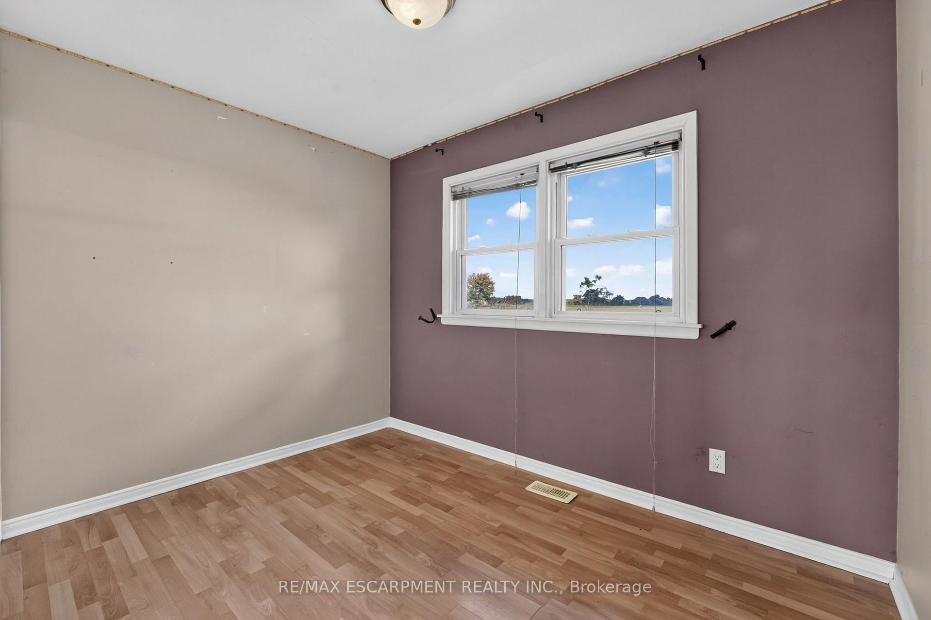 Photo 18 of 320 Mud Street, Grimsby, Grimsby Escarpment — HOMEH