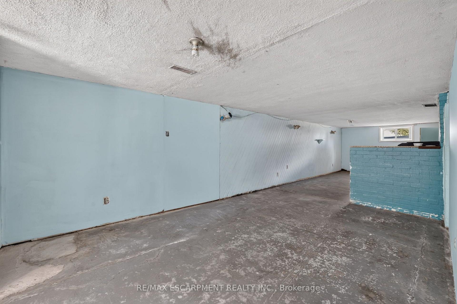 Photo 27 of 320 Mud Street, Grimsby, Grimsby Escarpment — HOMEH