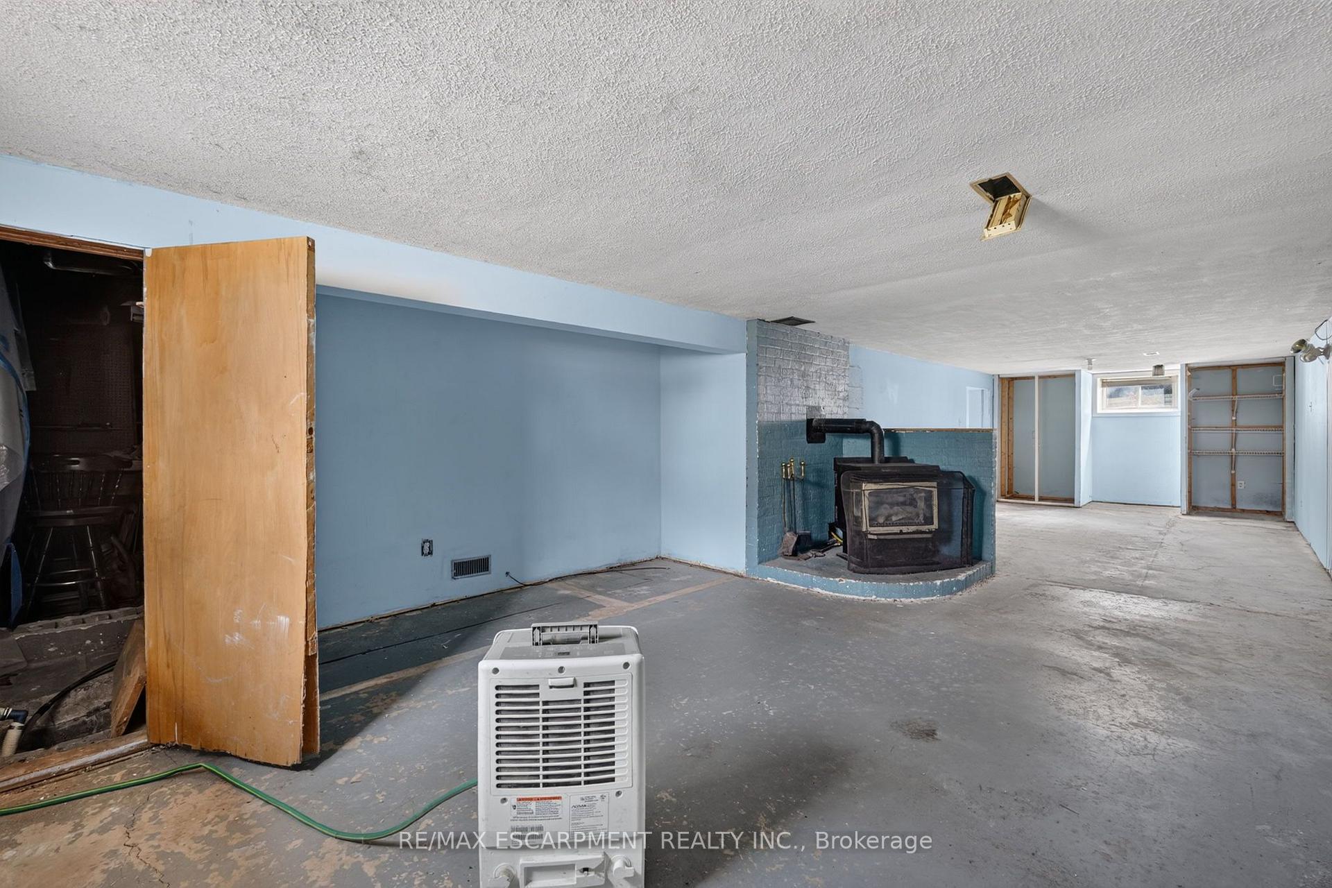 Photo 30 of 320 Mud Street, Grimsby, Grimsby Escarpment — HOMEH