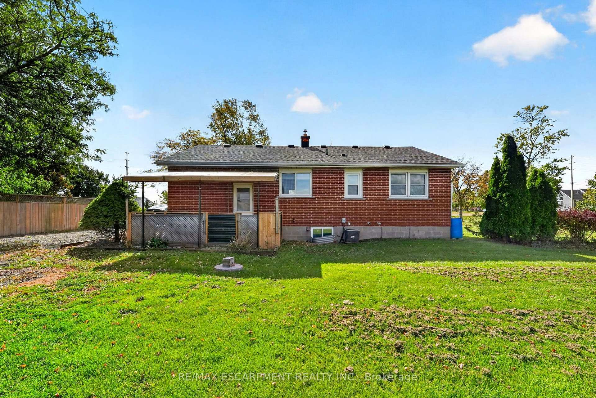 Photo 42 of 320 Mud Street, Grimsby, Grimsby Escarpment — HOMEH