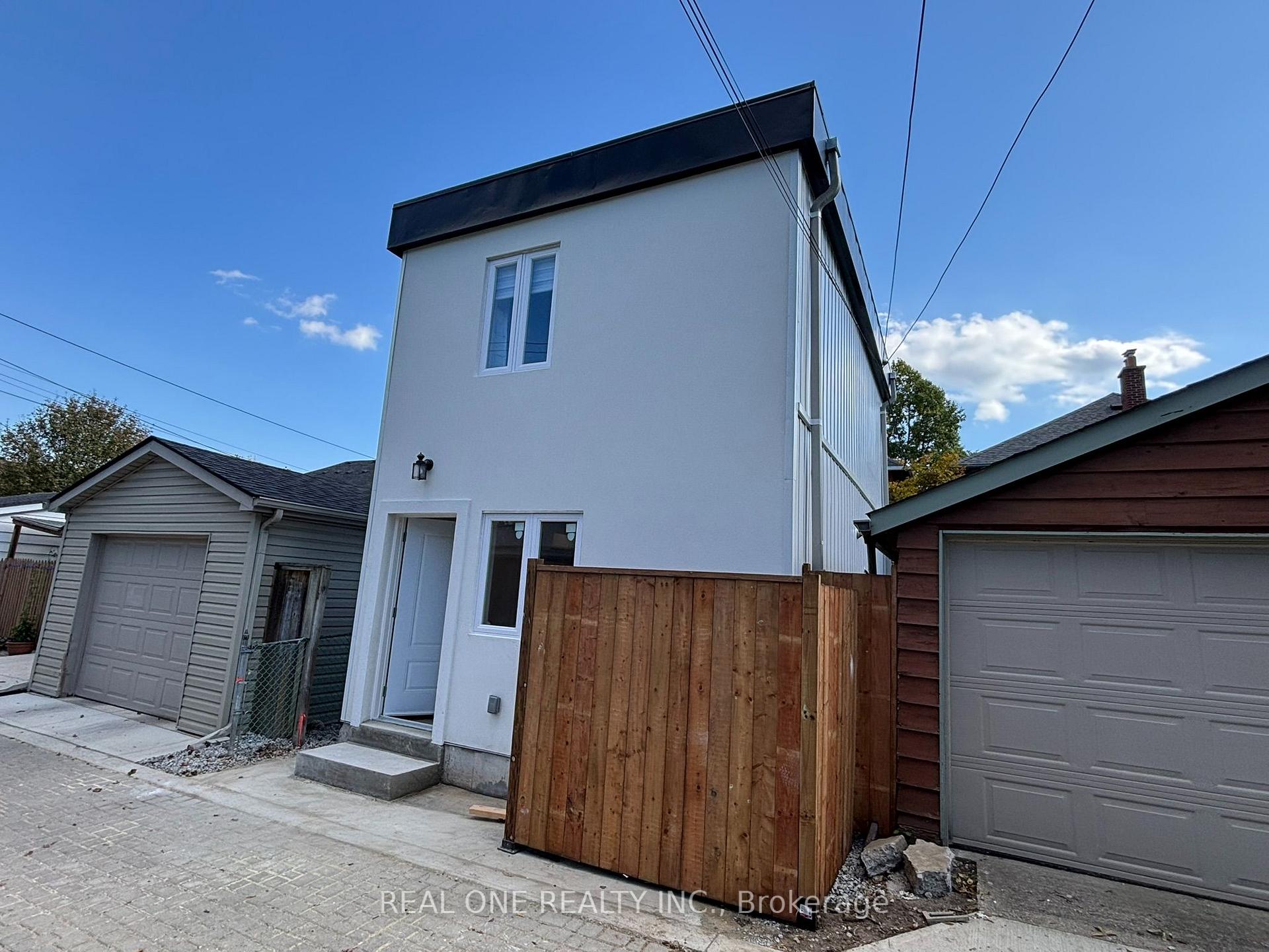 Photo of Unit Laneway house, 90 Douglas Avenue