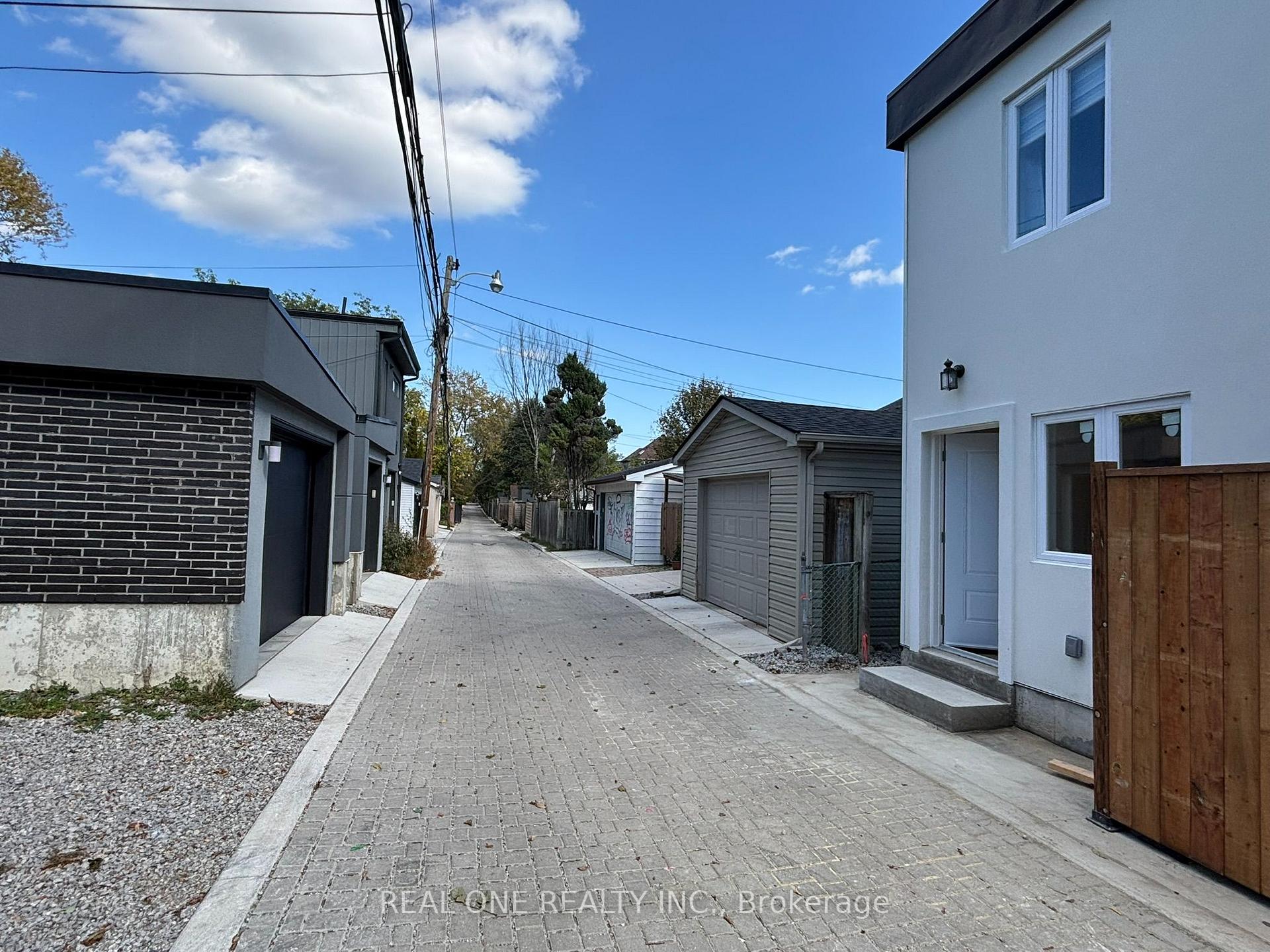 Photo 2 of Unit Laneway house, 90 Douglas Avenue, Toronto, Lawrence Park North — HOMEH