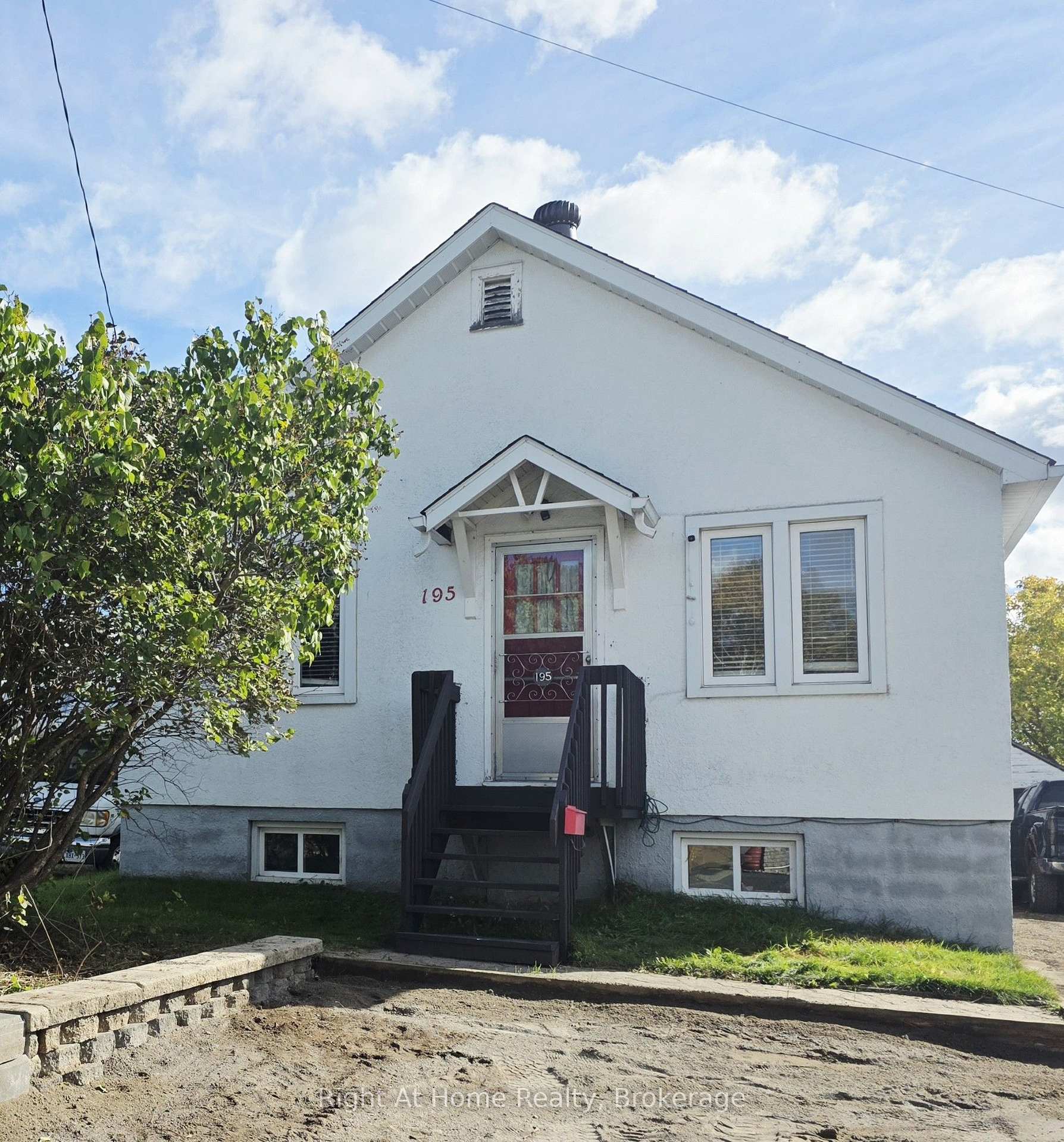 Photo of 195 Empress Avenue S