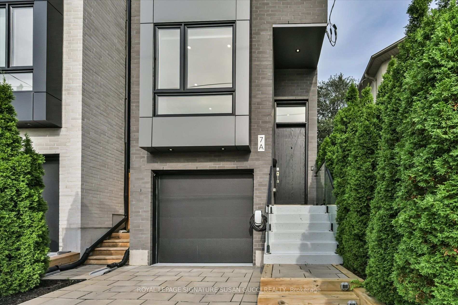Photo 3 of 7A Everett Crescent, Toronto, Woodbine-Lumsden — HOMEH