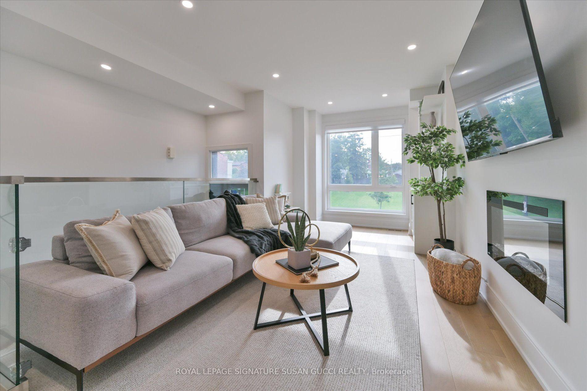 Photo 5 of 7A Everett Crescent, Toronto, Woodbine-Lumsden — HOMEH