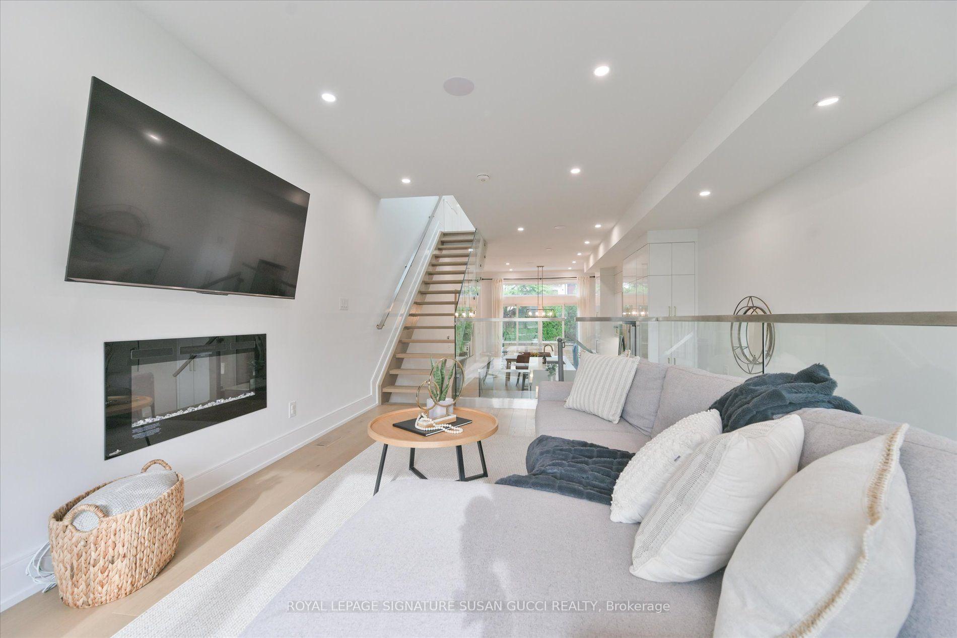 Photo 6 of 7A Everett Crescent, Toronto, Woodbine-Lumsden — HOMEH