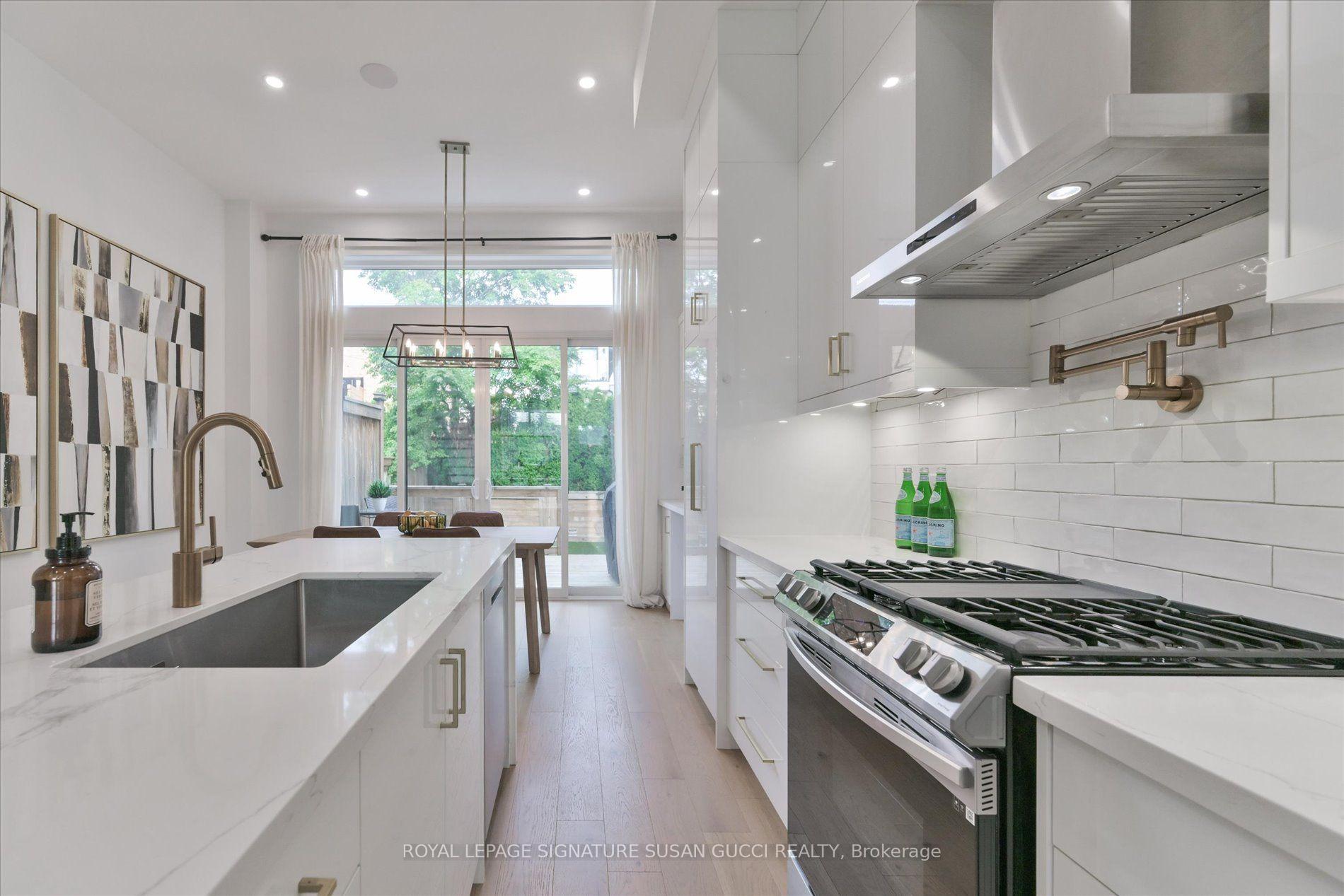 Photo 9 of 7A Everett Crescent, Toronto, Woodbine-Lumsden — HOMEH