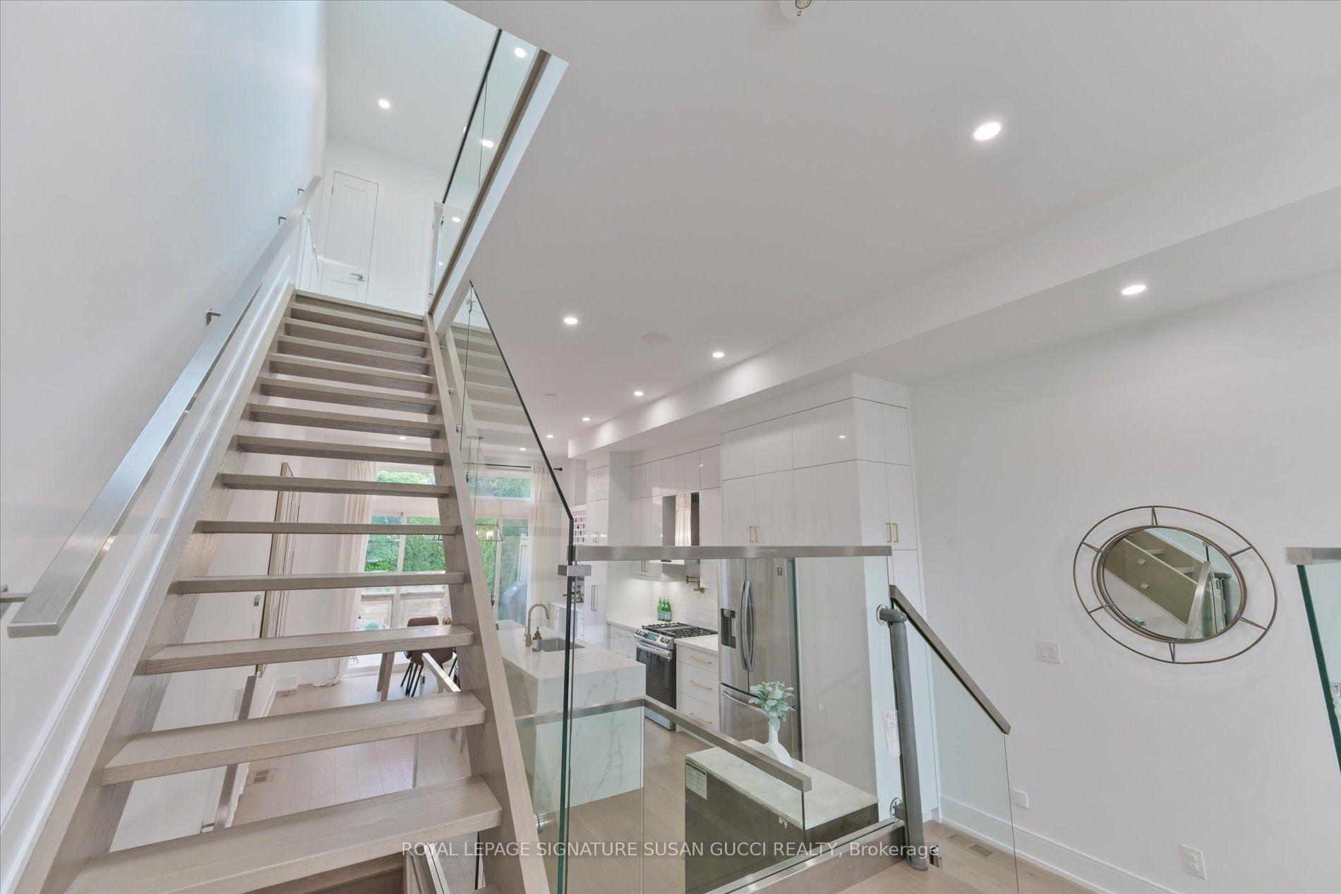 Photo 15 of 7A Everett Crescent, Toronto, Woodbine-Lumsden — HOMEH