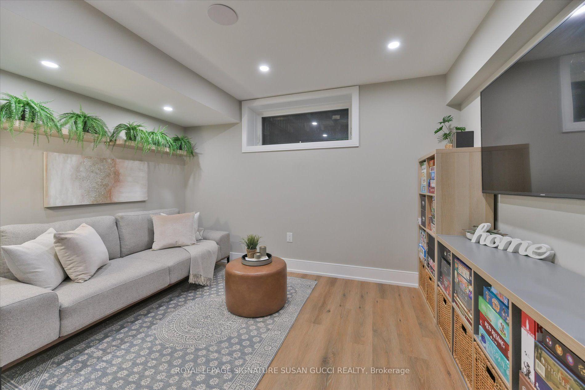 Photo 28 of 7A Everett Crescent, Toronto, Woodbine-Lumsden — HOMEH