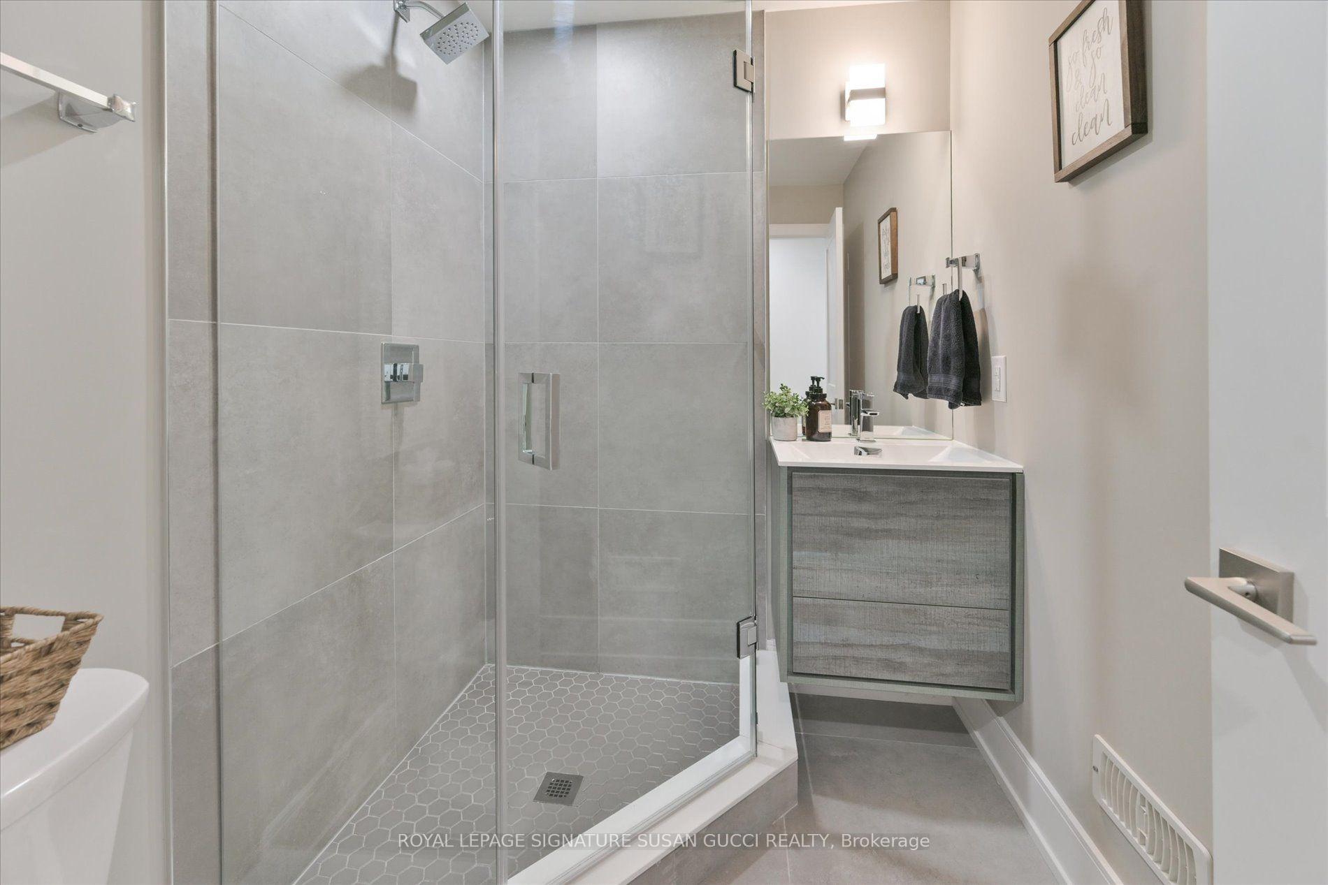 Photo 29 of 7A Everett Crescent, Toronto, Woodbine-Lumsden — HOMEH