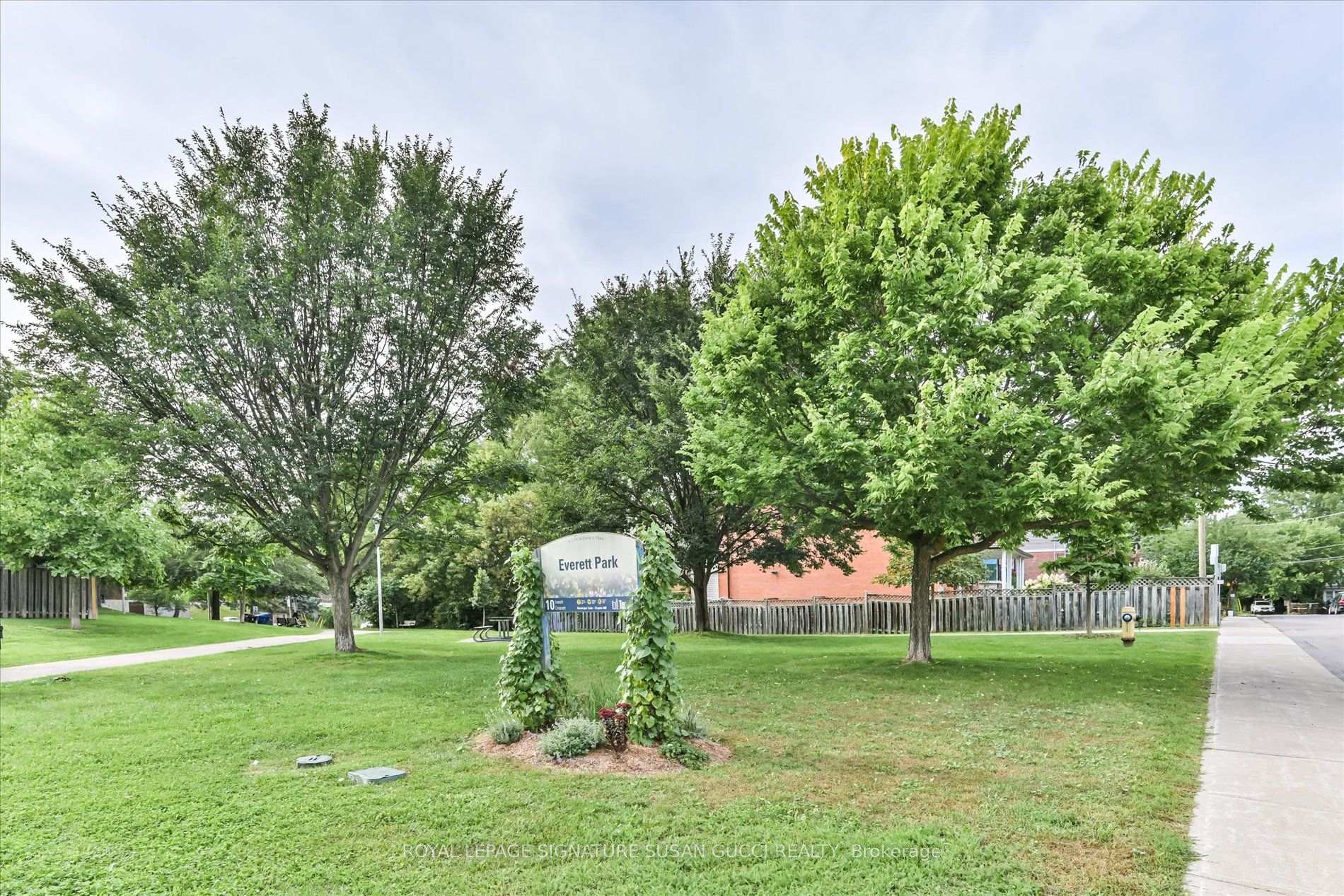 Photo 35 of 7A Everett Crescent, Toronto, Woodbine-Lumsden — HOMEH