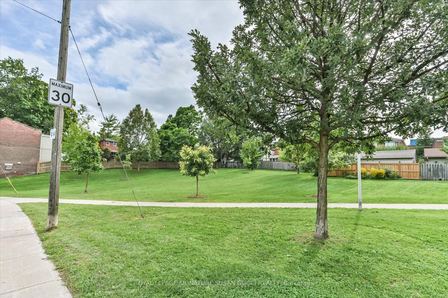 Photo 36 of 7A Everett Crescent, Toronto, Woodbine-Lumsden — HOMEH