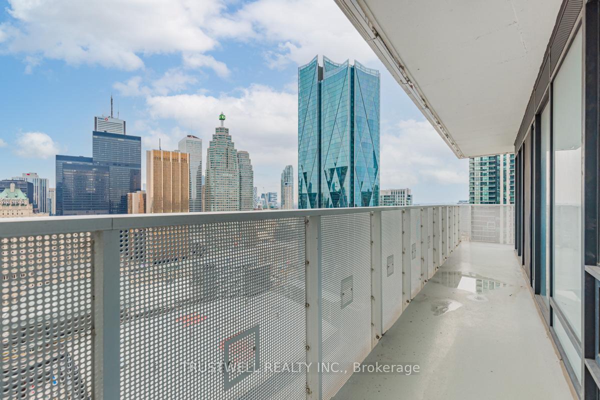 Photo 15 of Unit 3404, 88 Harbour Street, Toronto, Waterfront Communities — HOMEH