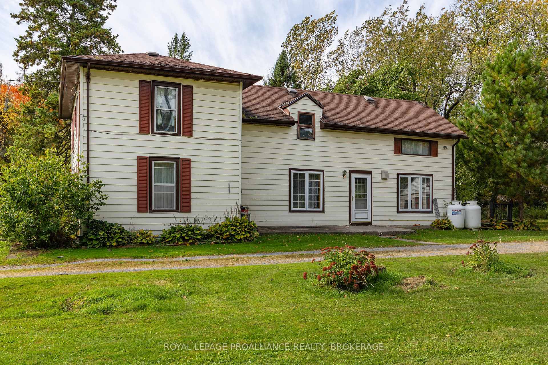 Photo 12 of 5941 County Road 2, Loyalist, Lennox and Addington - South — HOMEH