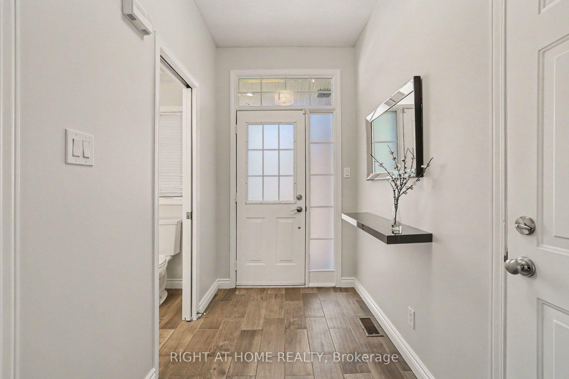 Photo 3 of 21 Kettleby Street, Ottawa, Kanata - Beaverbrook — HOMEH